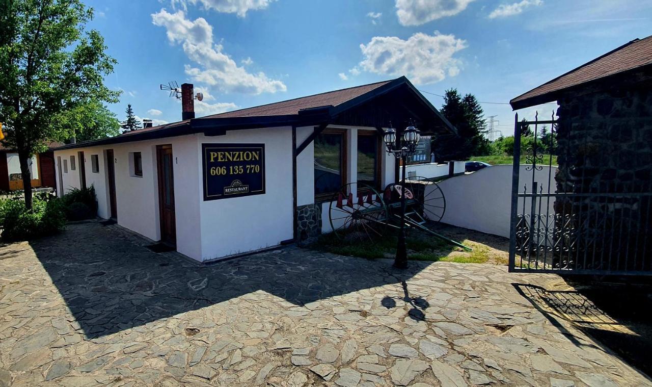 Katerina Restaurant A Penzion 로즈바도프 외부 사진