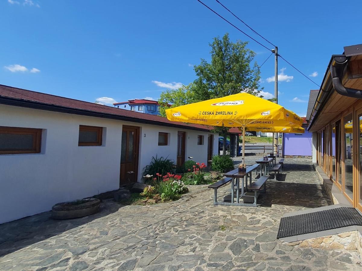 Katerina Restaurant A Penzion 로즈바도프 외부 사진
